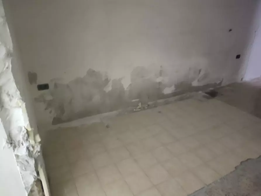 Immagine 5 di Attività commerciale in affitto  in Piazzetta De Donno a Napoli