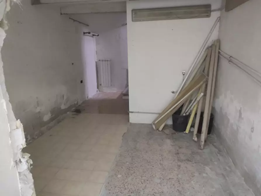 Immagine 6 di Attività commerciale in affitto  in Piazzetta De Donno a Napoli