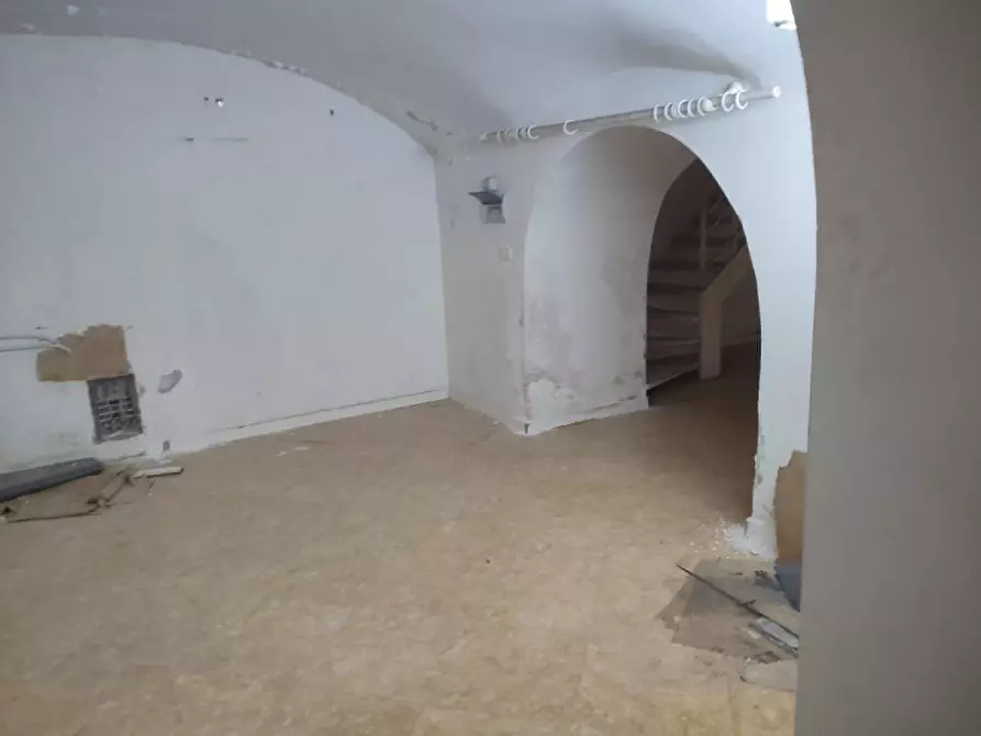 Immagine 8 di Attività commerciale in affitto  in Piazzetta De Donno a Napoli