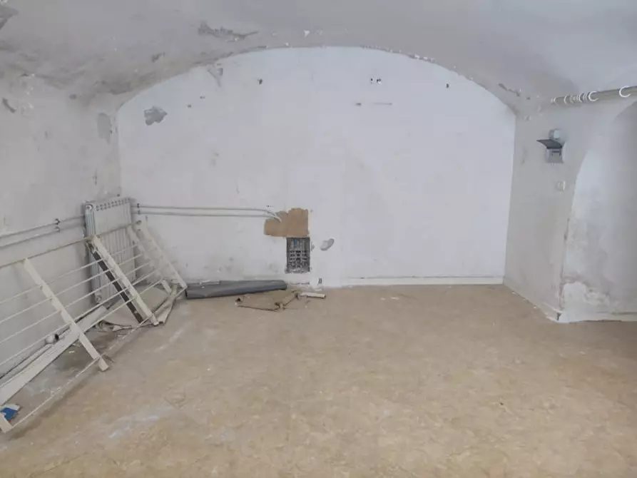 Immagine 9 di Attività commerciale in affitto  in Piazzetta De Donno a Napoli