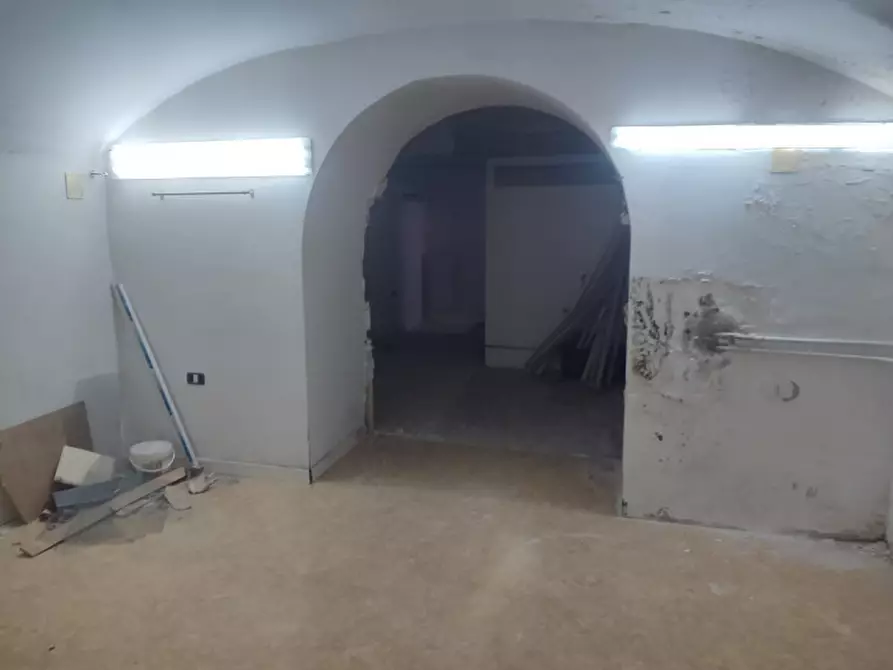 Immagine 10 di Attività commerciale in affitto  in Piazzetta De Donno a Napoli