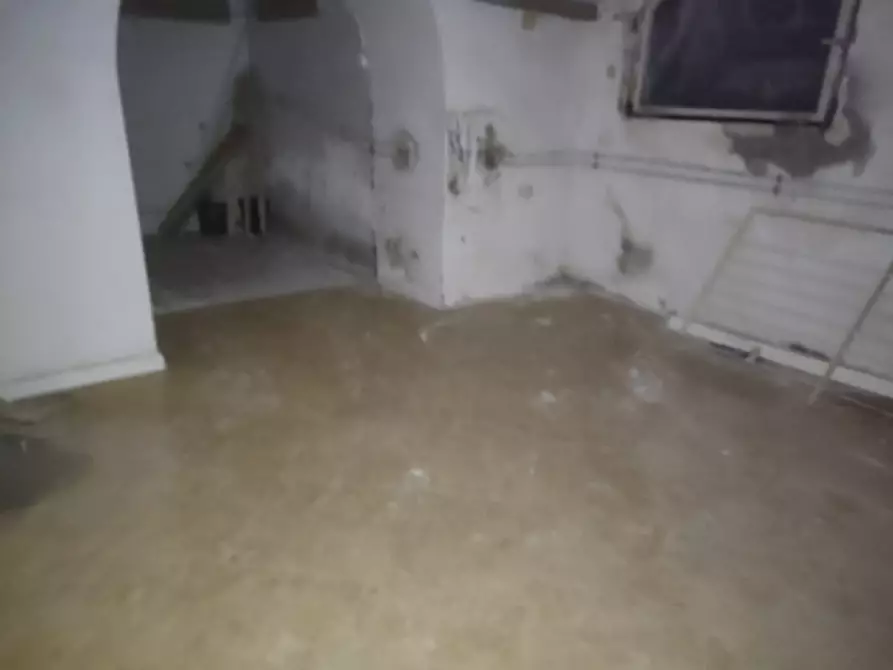 Immagine 16 di Attività commerciale in affitto  in Piazzetta De Donno a Napoli