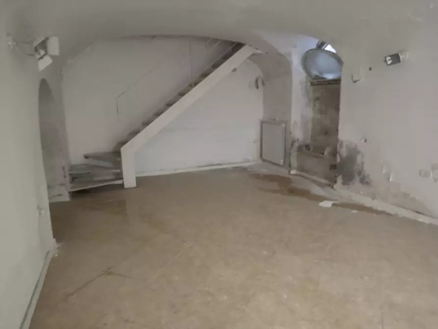 Immagine 20 di Attività commerciale in affitto  in Piazzetta De Donno a Napoli