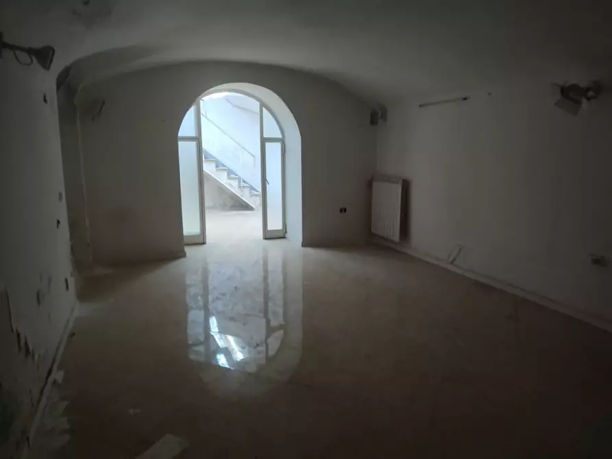Immagine 23 di Attività commerciale in affitto  in Piazzetta De Donno a Napoli