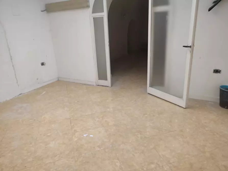 Immagine 24 di Attività commerciale in affitto  in Piazzetta De Donno a Napoli