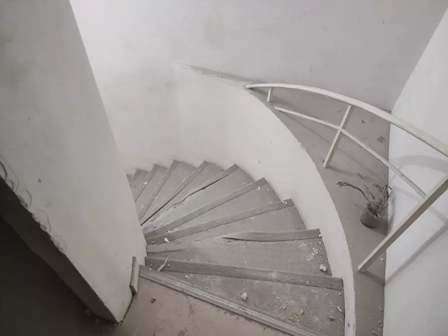 Immagine 35 di Attività commerciale in affitto  in Piazzetta De Donno a Napoli