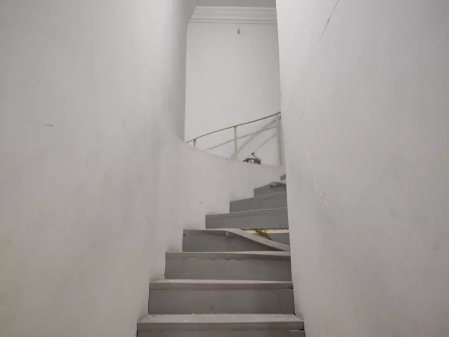 Immagine 37 di Attività commerciale in affitto  in Piazzetta De Donno a Napoli