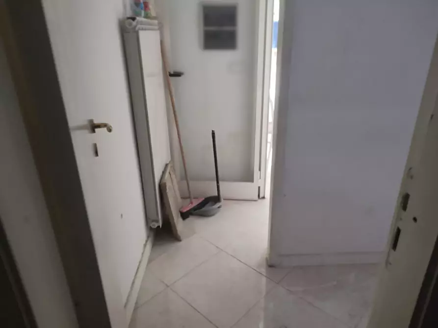 Immagine 38 di Attività commerciale in affitto  in Piazzetta De Donno a Napoli