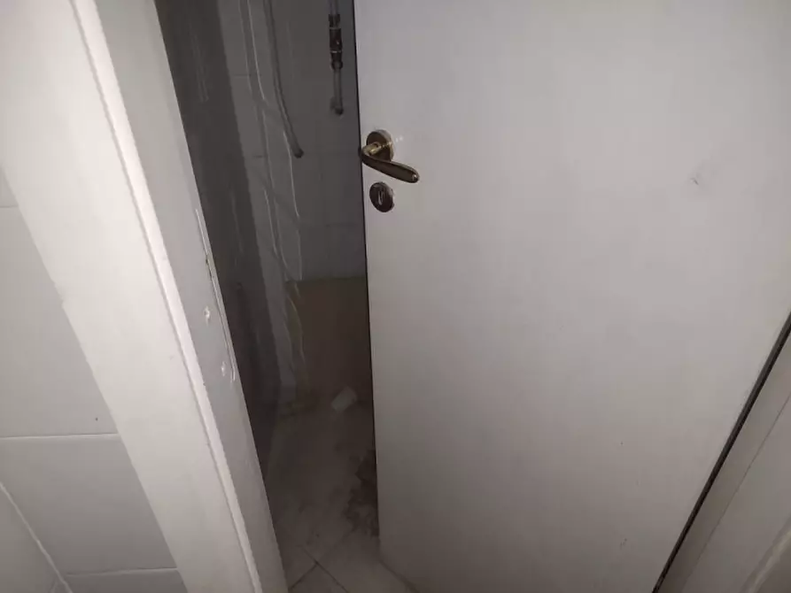 Immagine 39 di Attività commerciale in affitto  in Piazzetta De Donno a Napoli