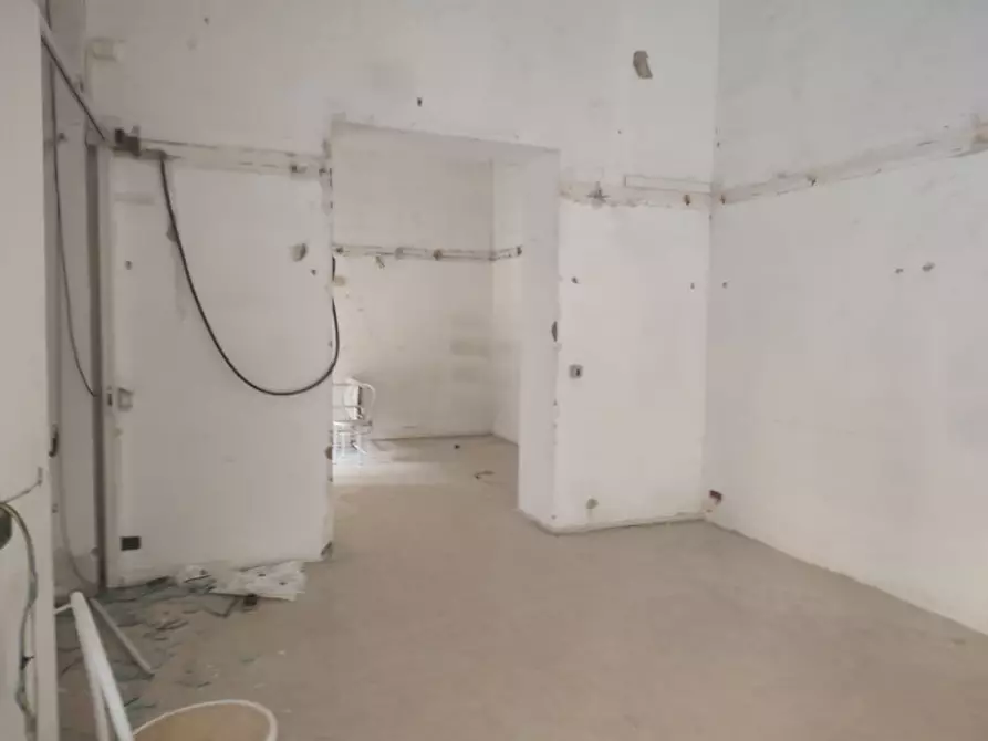 Immagine 46 di Attività commerciale in affitto  in Piazzetta De Donno a Napoli