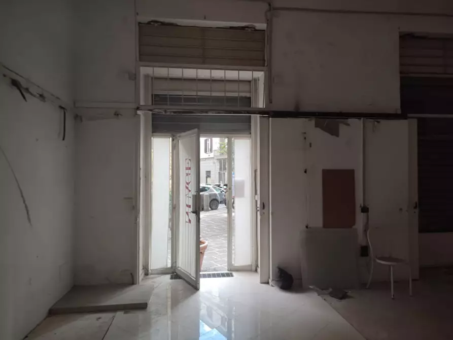 Immagine 50 di Attività commerciale in affitto  in Piazzetta De Donno a Napoli