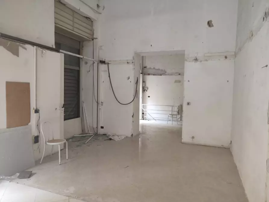 Immagine 52 di Attività commerciale in affitto  in Piazzetta De Donno a Napoli