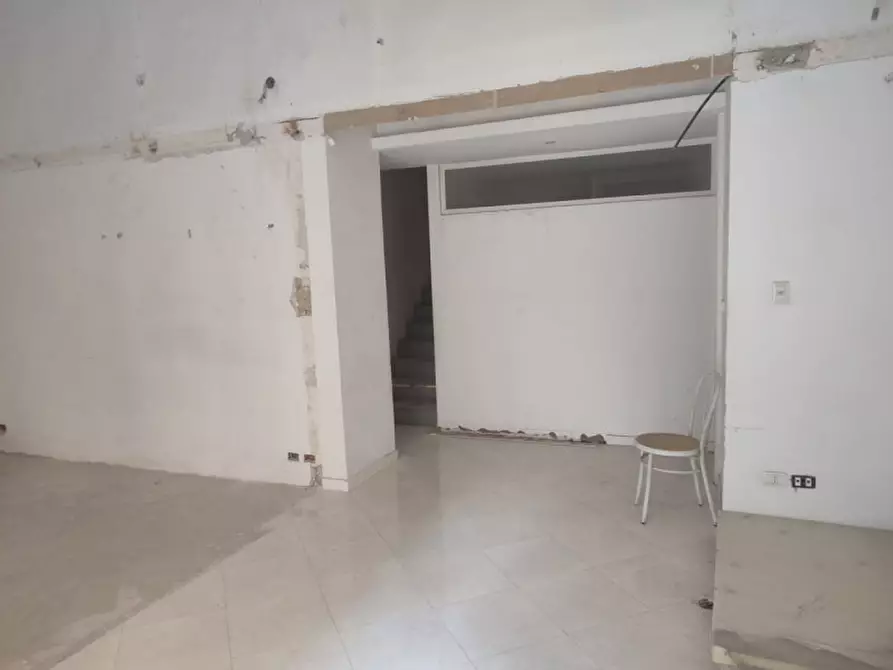 Immagine 53 di Attività commerciale in affitto  in Piazzetta De Donno a Napoli