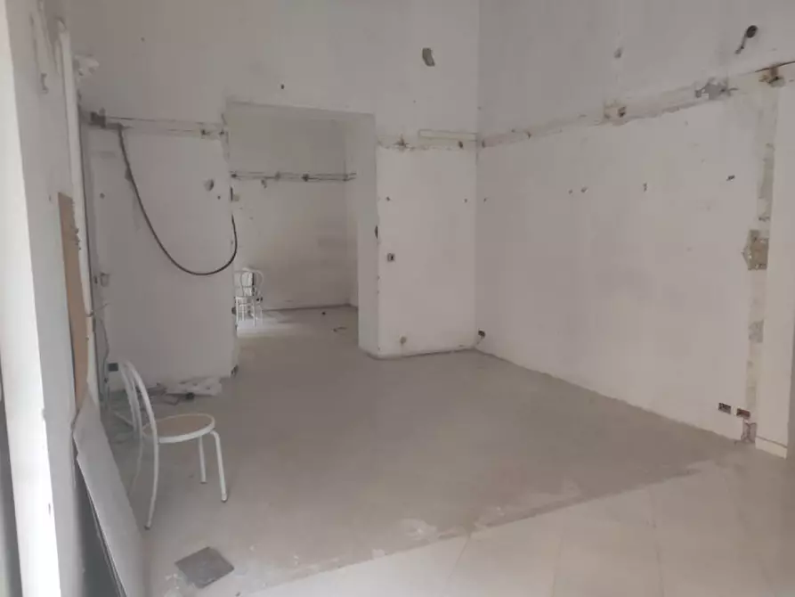 Immagine 54 di Attività commerciale in affitto  in Piazzetta De Donno a Napoli