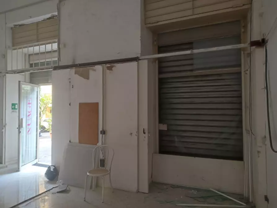 Immagine 55 di Attività commerciale in affitto  in Piazzetta De Donno a Napoli