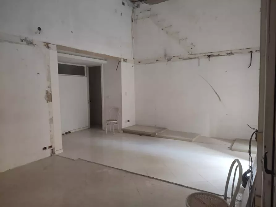 Immagine 57 di Attività commerciale in affitto  in Piazzetta De Donno a Napoli