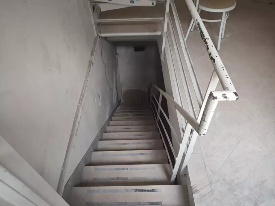 Immagine 58 di Attività commerciale in affitto  in Piazzetta De Donno a Napoli