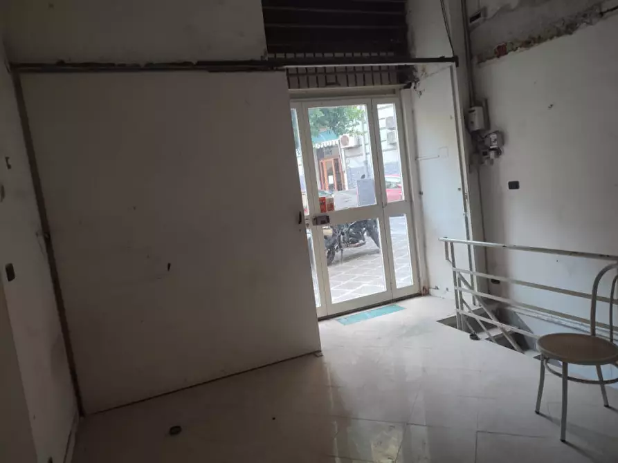 Immagine 62 di Attività commerciale in affitto  in Piazzetta De Donno a Napoli
