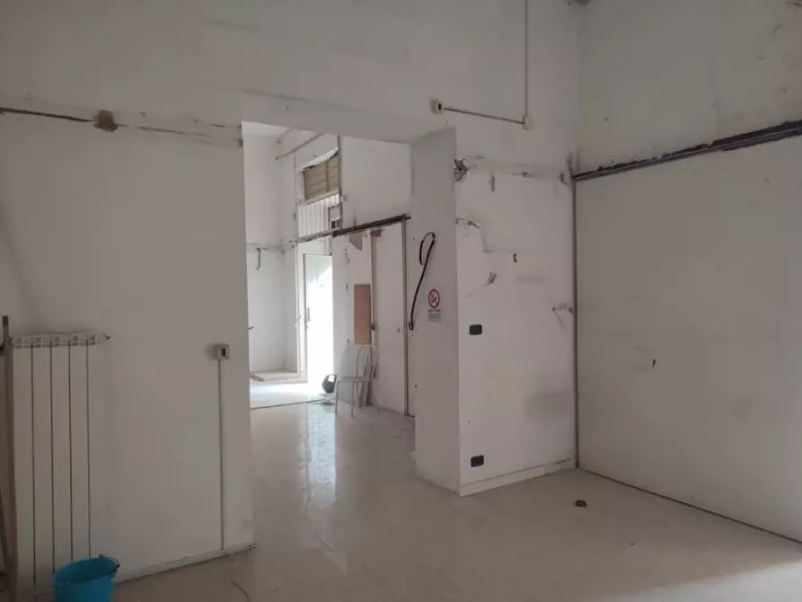 Immagine 63 di Attività commerciale in affitto  in Piazzetta De Donno a Napoli