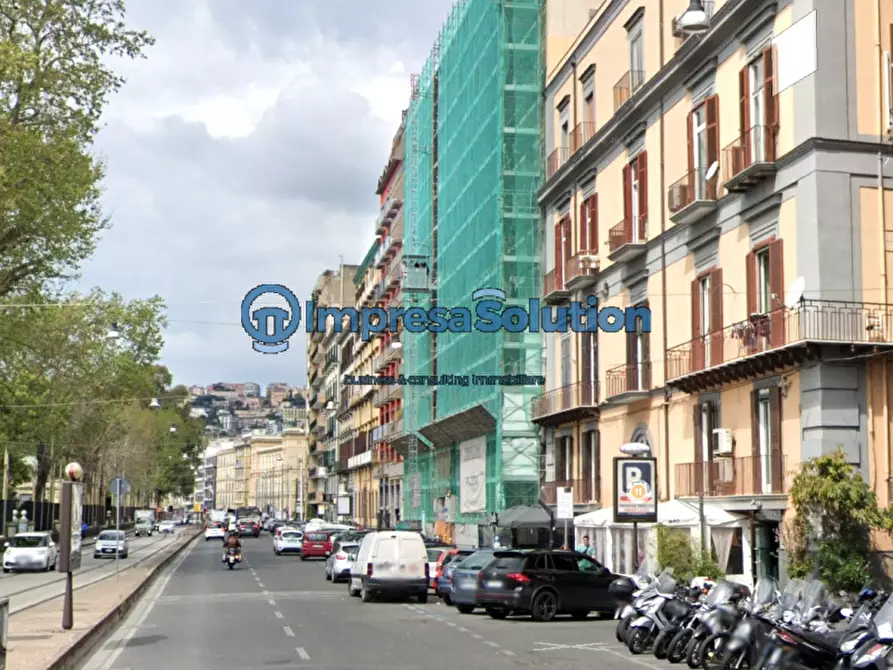 Immagine 1 di Attività commerciale in affitto  in Via Riviera Di Chiaia a Napoli