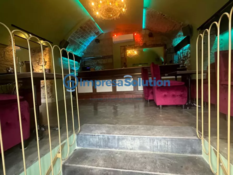 Immagine 2 di Attività commerciale in affitto  in Via Riviera Di Chiaia a Napoli