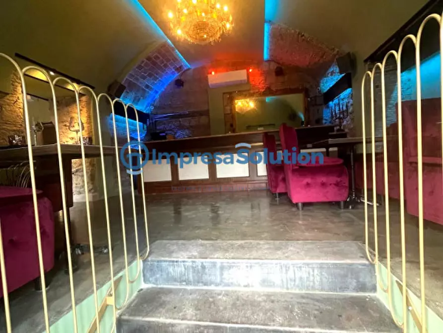 Immagine 3 di Attività commerciale in affitto  in Via Riviera Di Chiaia a Napoli