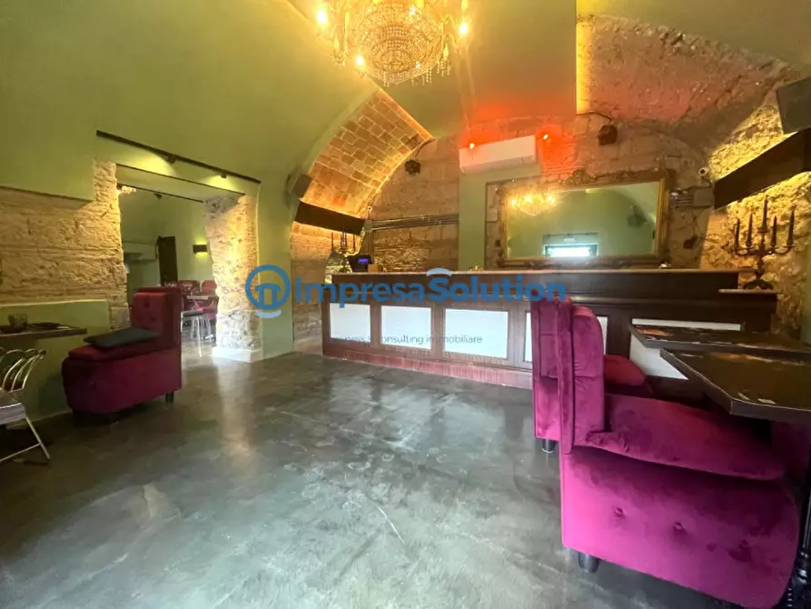 Immagine 5 di Attività commerciale in affitto  in Via Riviera Di Chiaia a Napoli