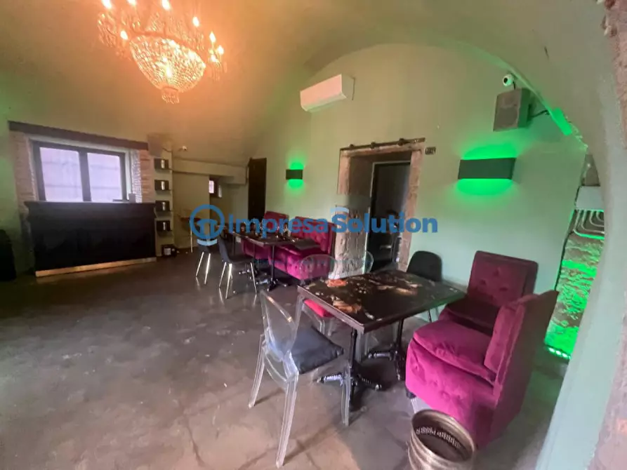 Immagine 8 di Attività commerciale in affitto  in Via Riviera Di Chiaia a Napoli