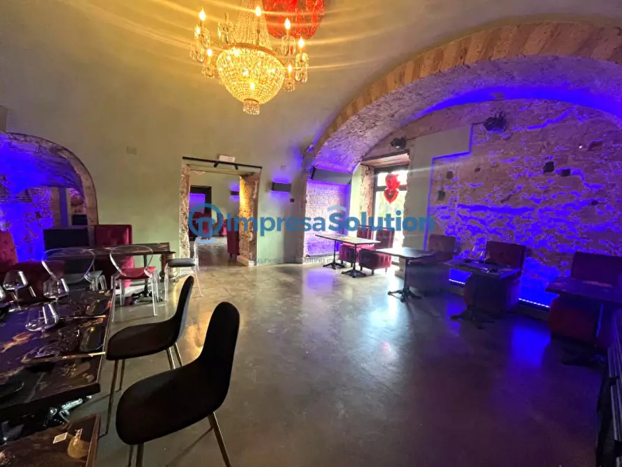 Immagine 12 di Attività commerciale in affitto  in Via Riviera Di Chiaia a Napoli