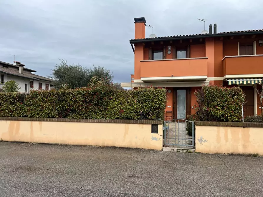 Immagine 22 di Villetta a schiera in vendita  in Via Giacomo Puccini a Asolo