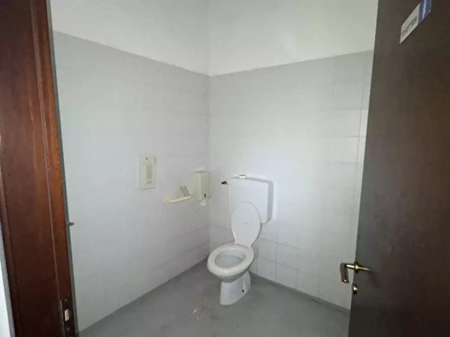 Immagine 12 di Attività commerciale in affitto  in Via Quattro Novembre 35 a San Giovanni Al Natisone