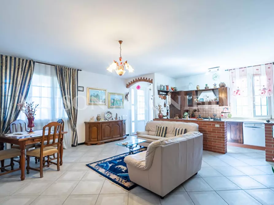 Immagine 3 di Villa in vendita  in Via Argine Volano a Ferrara