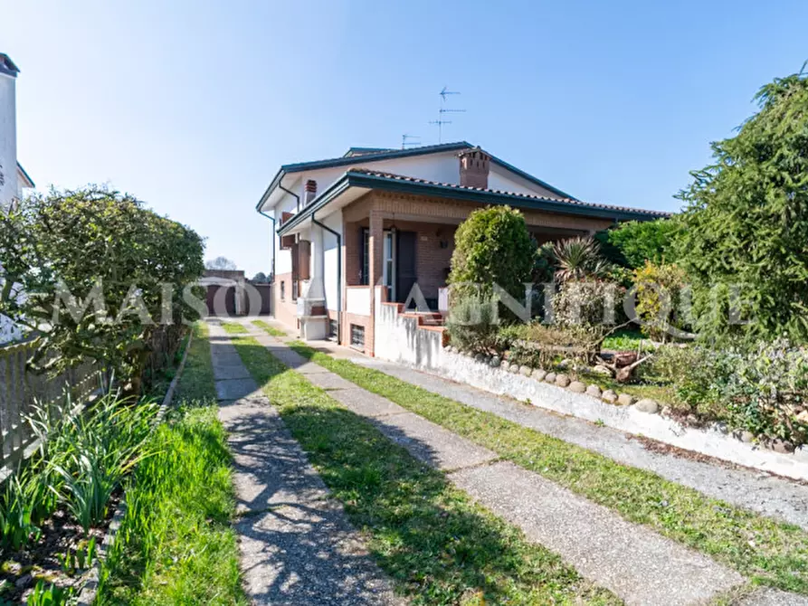 Immagine 37 di Villa in vendita  in Via Argine Volano a Ferrara