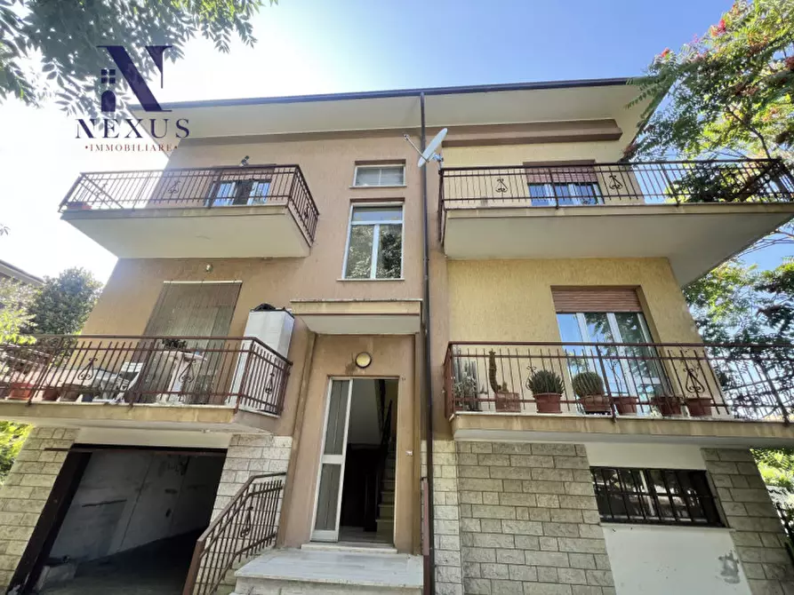 Immagine 1 di Casa bifamiliare in vendita  a Mondavio