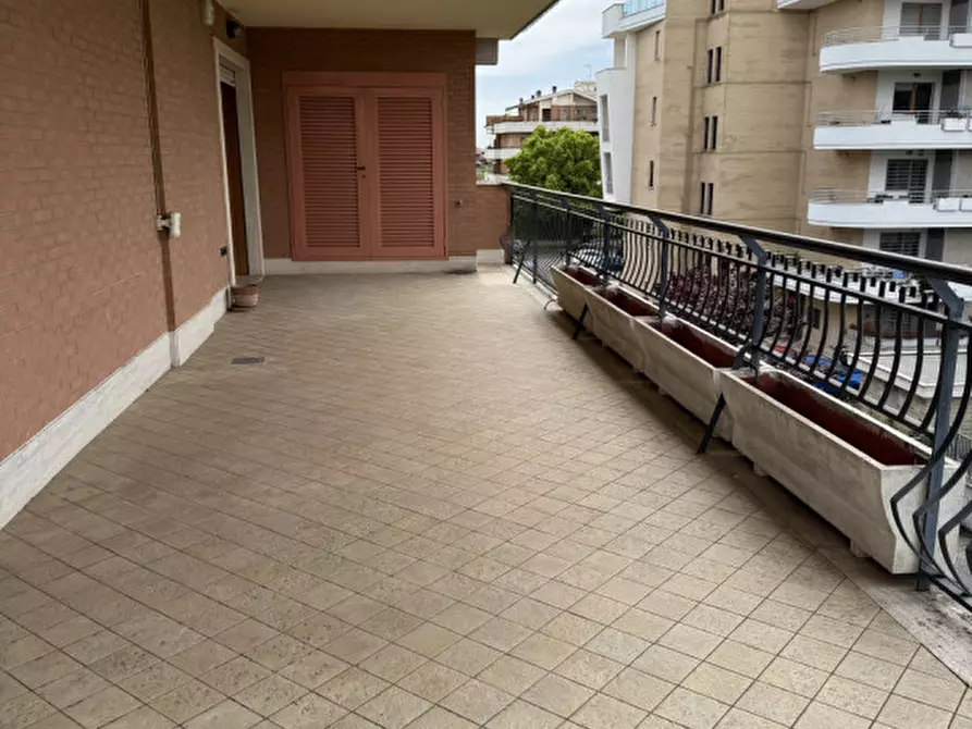 Immagine 52 di Appartamento in affitto  in Via Andrea Cascella a Roma