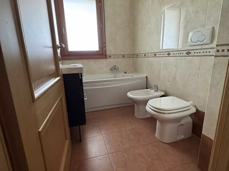 Immagine 56 di Appartamento in affitto  in Via Andrea Cascella a Roma