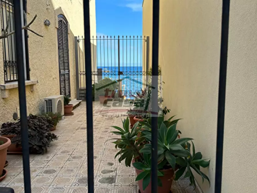 Immagine 2 di Appartamento in vendita  in Riviera Dionisio il Grande 107 a Siracusa