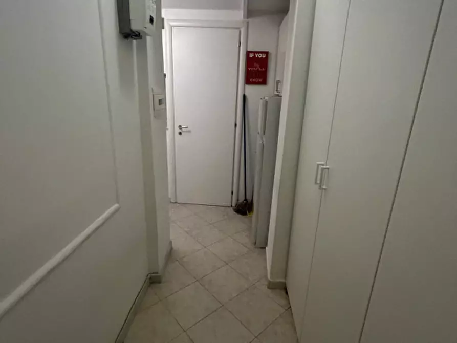 Immagine 1 di Appartamento in vendita  in Via Chiaia a Napoli