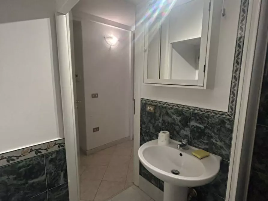 Immagine 12 di Appartamento in vendita  in Via Chiaia a Napoli