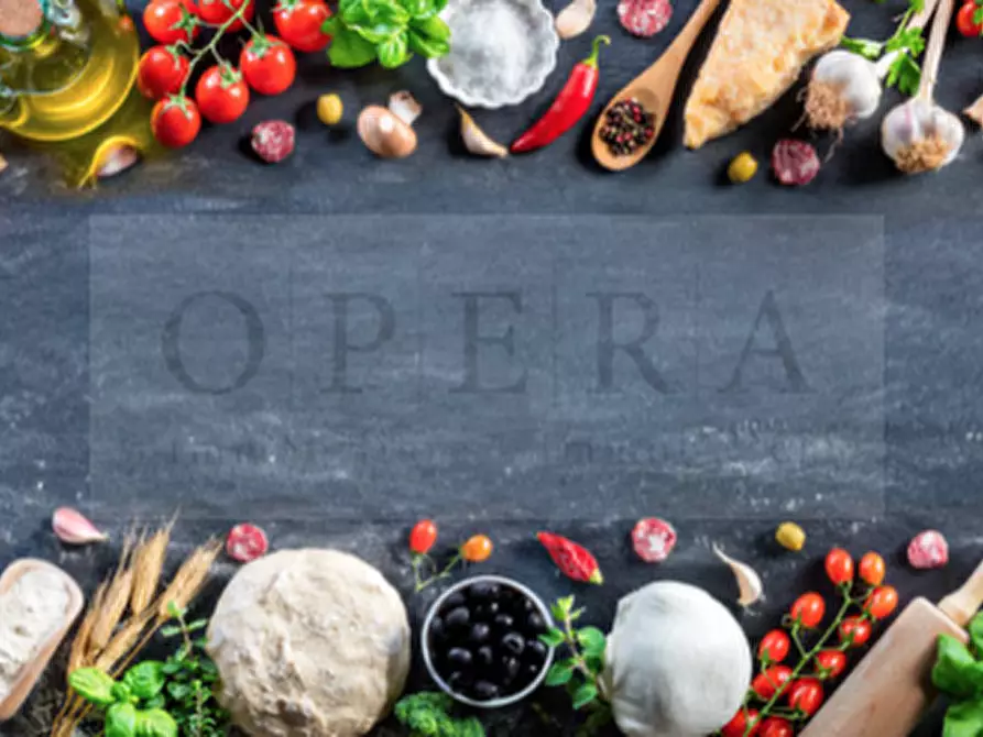 Immagine 1 di Attività commerciale in vendita  a Bolzano