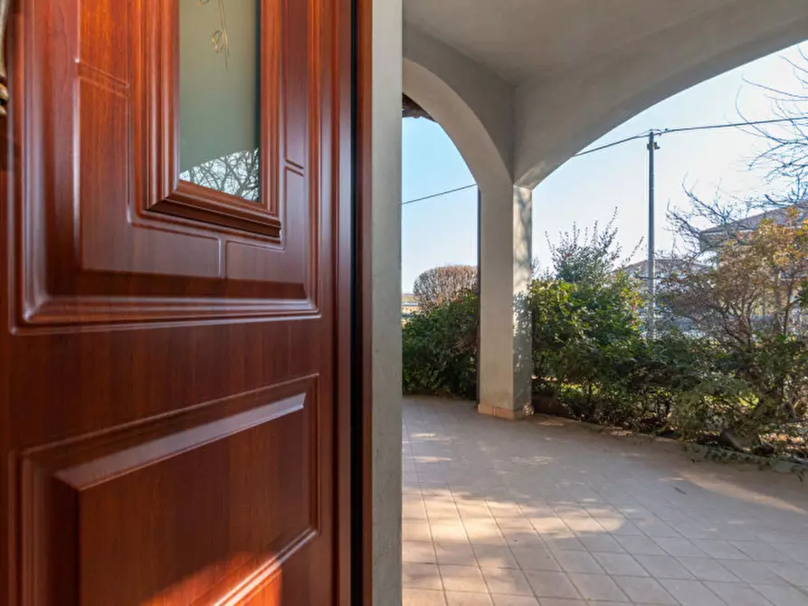 Immagine 5 di Villa in vendita  in VIA FERMI 3 a Busano