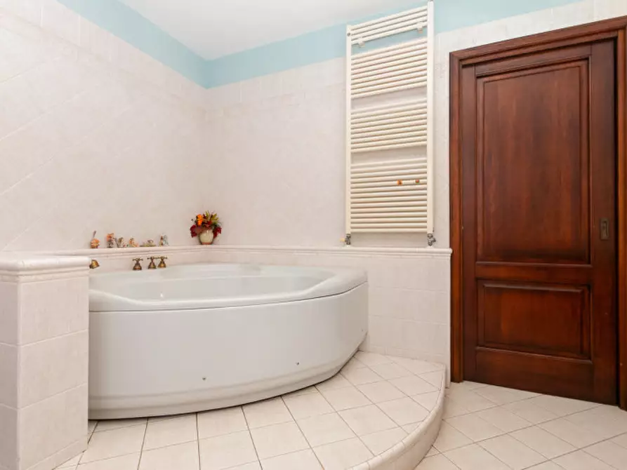 Immagine 26 di Villa in vendita  in VIA FERMI 3 a Busano