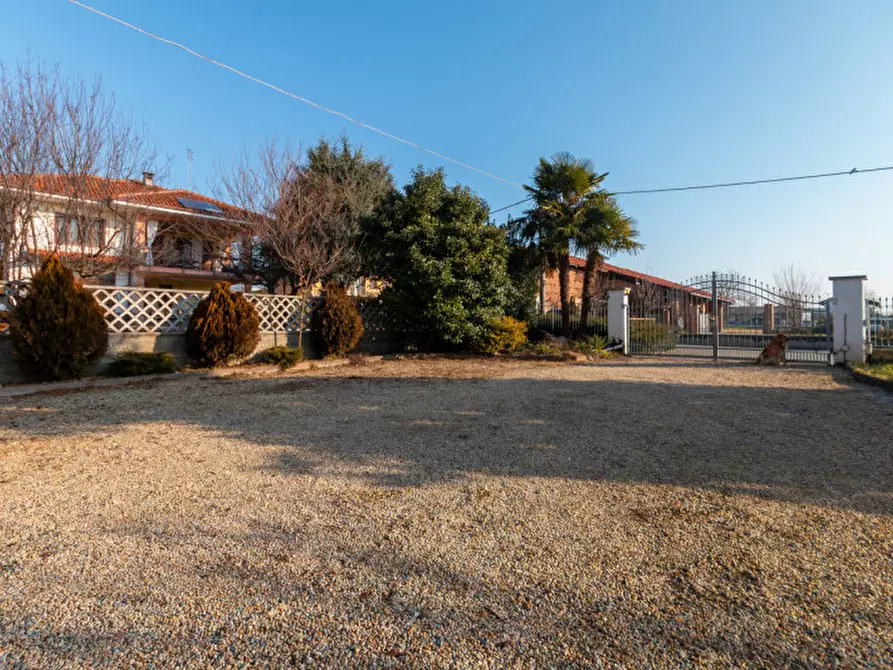 Immagine 41 di Villa in vendita  in VIA FERMI 3 a Busano