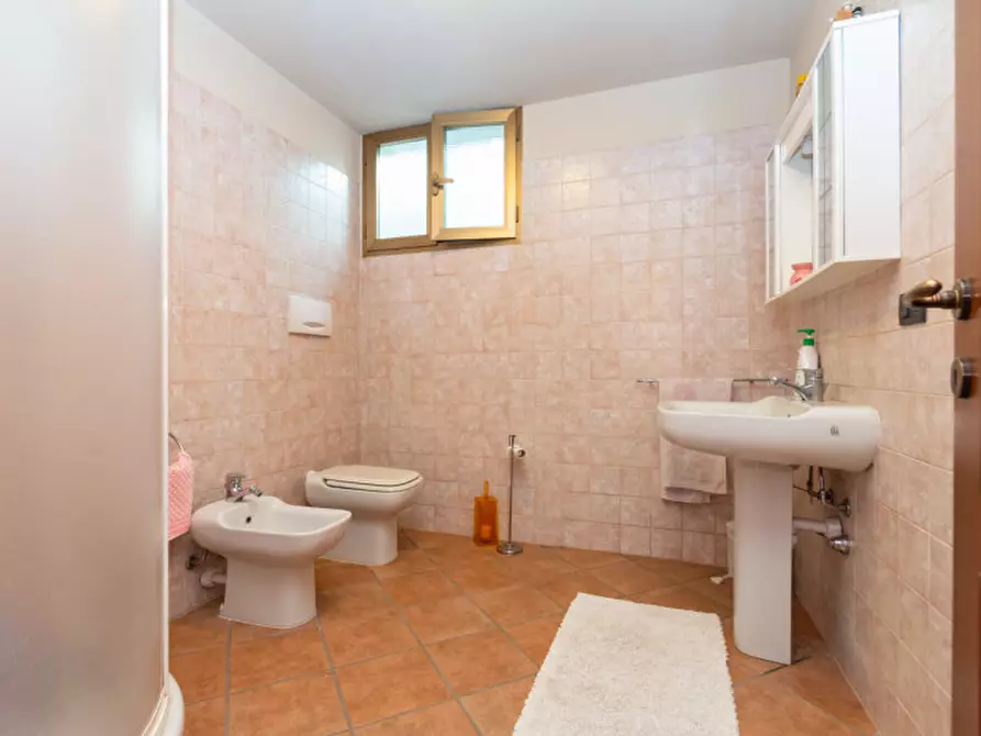 Immagine 49 di Villa in vendita  in VIA FERMI 3 a Busano