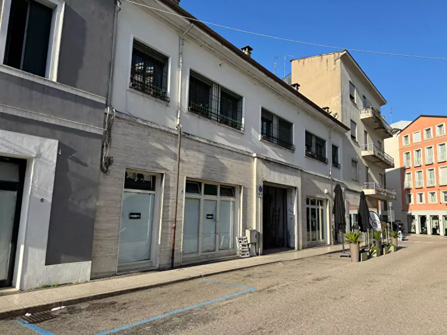 Immagine 1 di Negozio in affitto  in Via Venti Settembre a Legnago
