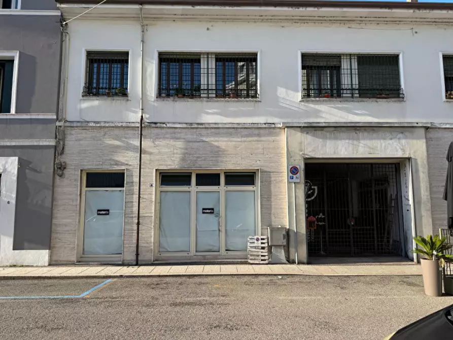 Immagine 2 di Negozio in affitto  in Via Venti Settembre a Legnago