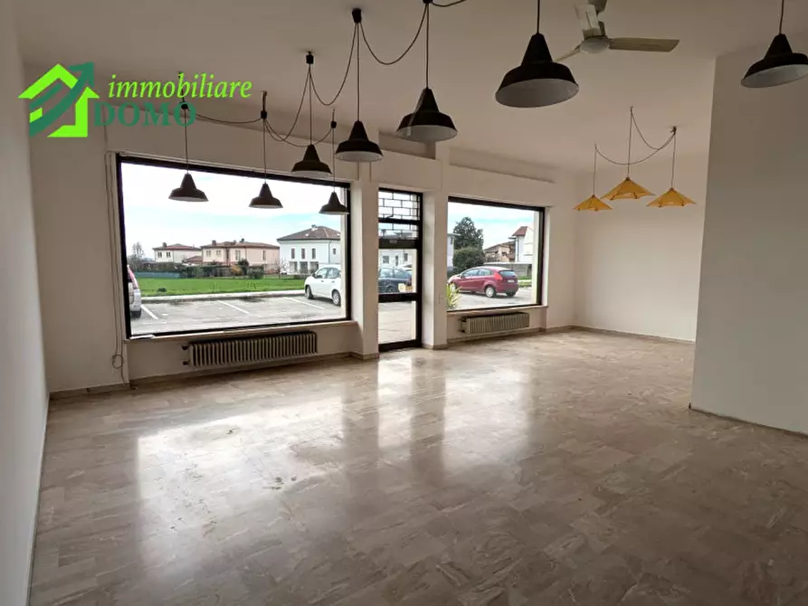Immagine 3 di Attività commerciale in affitto  in viale Europa 113 a Thiene