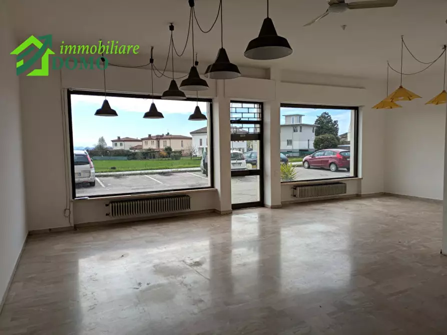 Immagine 15 di Attività commerciale in affitto  in viale Europa 113 a Thiene