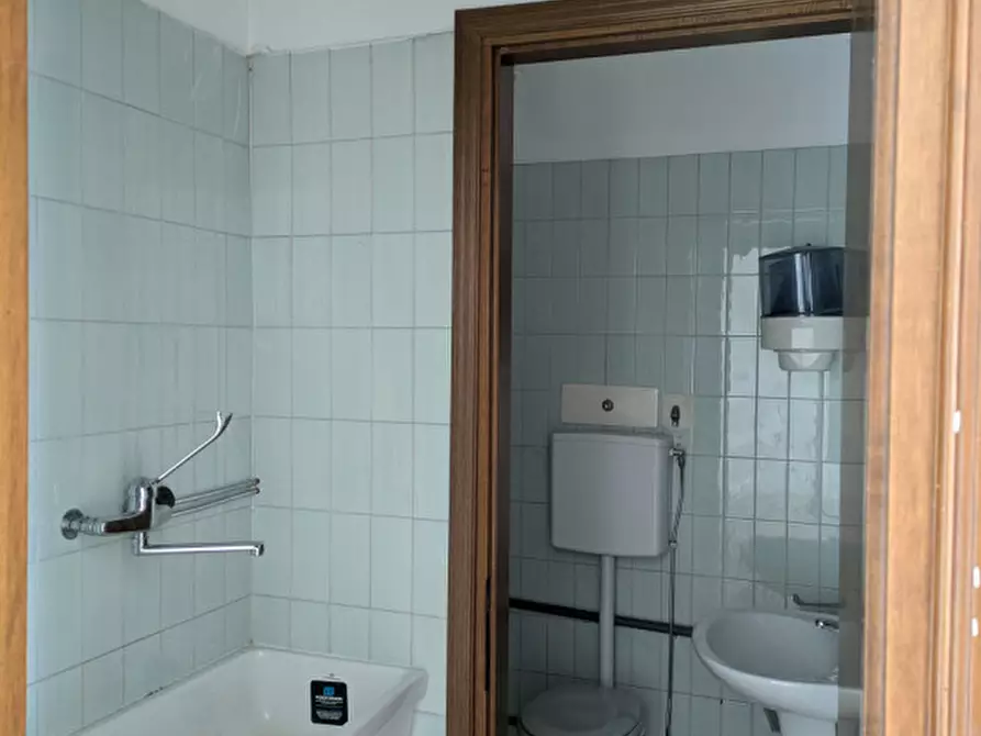 Immagine 19 di Attività commerciale in affitto  in viale Europa 113 a Thiene