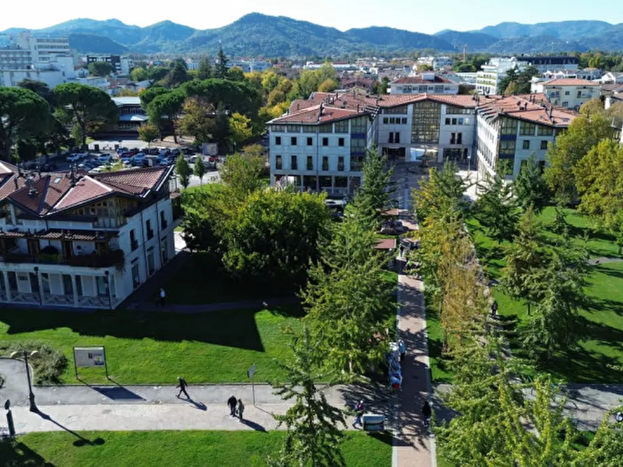 Immagine 1 di Attico in vendita  in via Alessandro Volta a Abano Terme